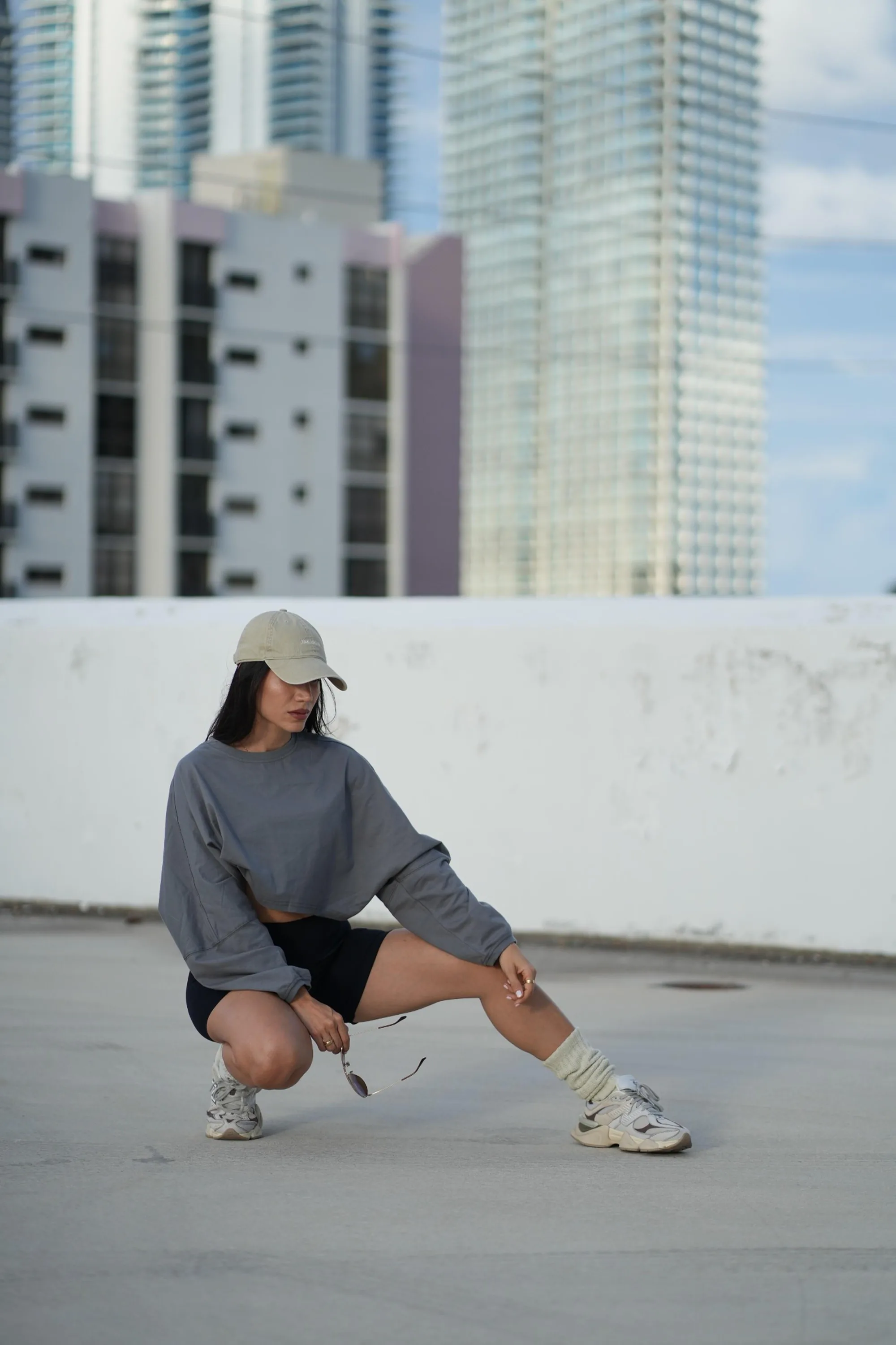 Gray Cropped Long-Sleeve Sweatshirt — image 3